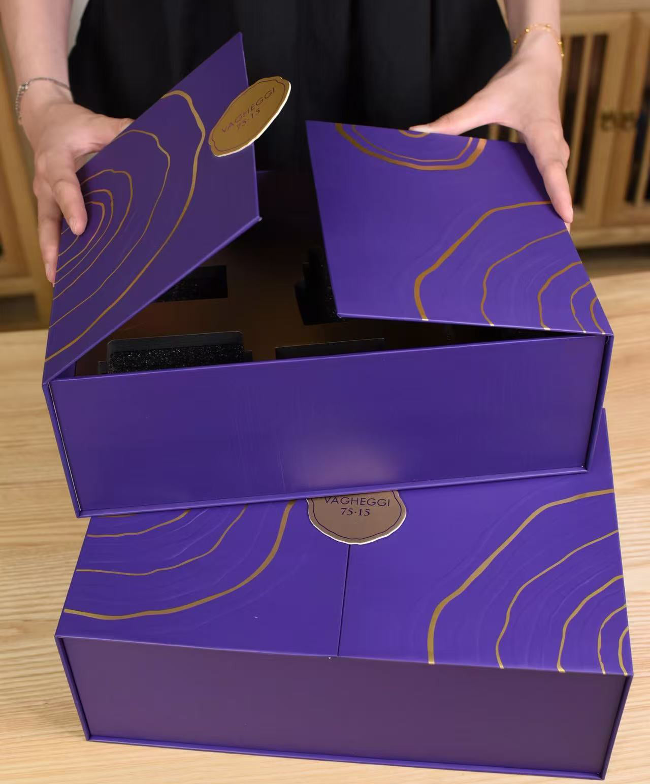 Gift box packaging sample — image 6