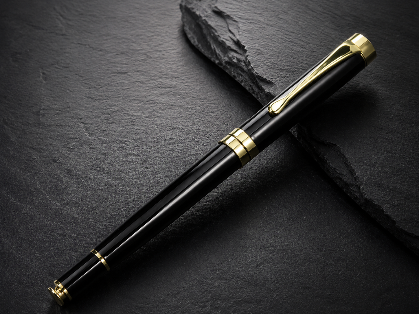 Classic piano black professional metal sign pen, smooth flowing ink pen for office executives.